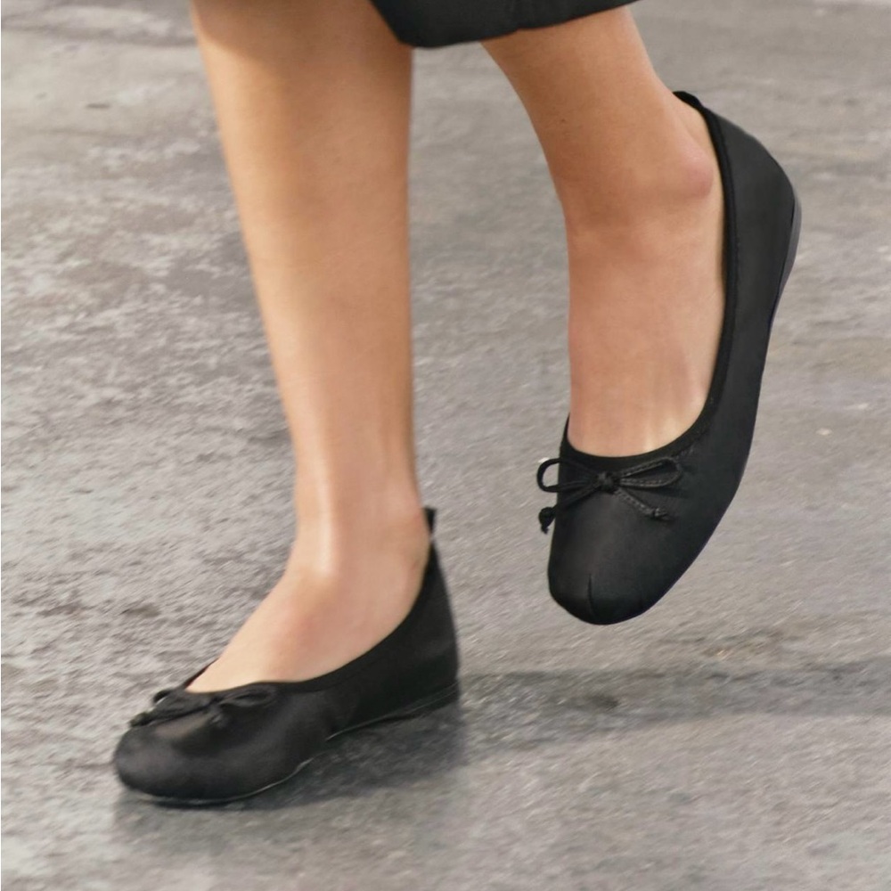 Zara NWT Black creased bow front detail mesh, lined ballet flats - Picture 2 of 7